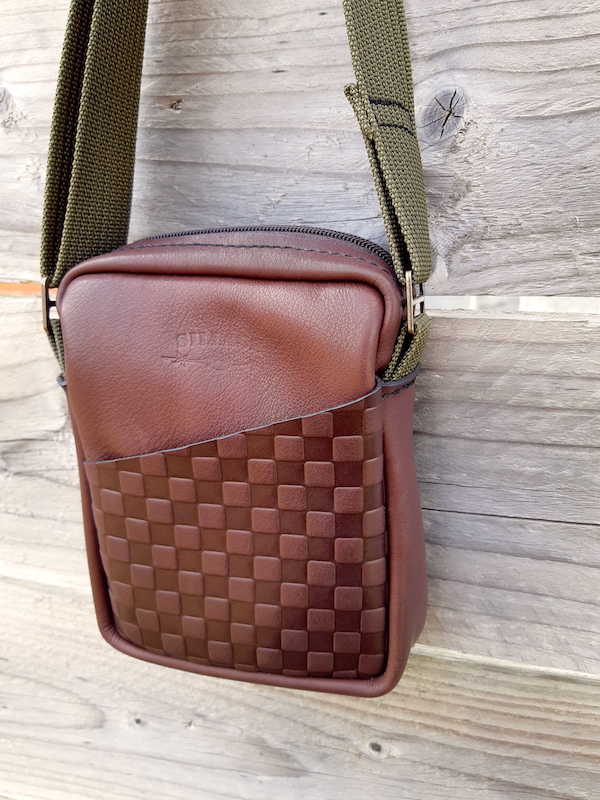besace homme damier