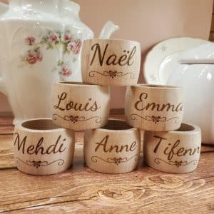 ronds de serviette personnalisés en bois