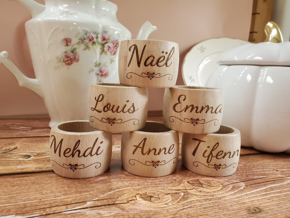 ronds de serviette personnalisés en bois